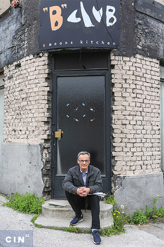 Bivši direktor Zadruge „Prva Boračka Plodovi Bosne“ Adnan Mehinović je pokazao novinarima poslovni prostor u kojem je zadruga prijavljena, ali u koji nikada nije uselila. (Foto: CIN)